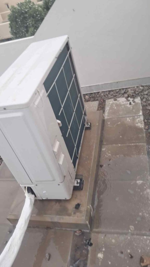 AC technician providing AC service Dubai at home and office